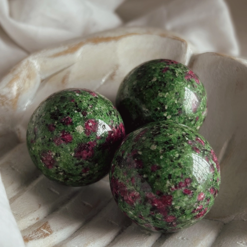 sfera in Rubyzoisite